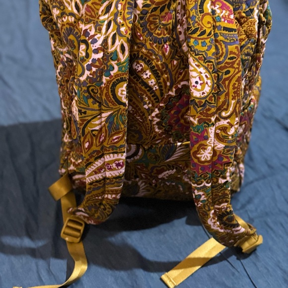 NEW VERA BRADLEY MULTICOLOR PAISLEY BACKPACK . - Picture 2 of 16